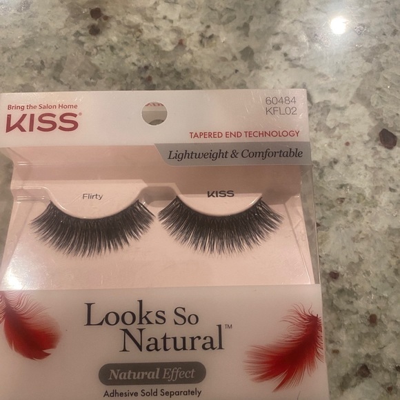 LAVAA Los Angeles Flirty Lash Set 3D Mink Eyelash and get 3 for free - Picture 3 of 7